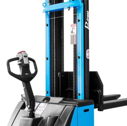 Empilhadeira Elétrica Tracionaria PTL1654 Fast Capacidade 1.600kg Elevação 5,40m -Paletrans