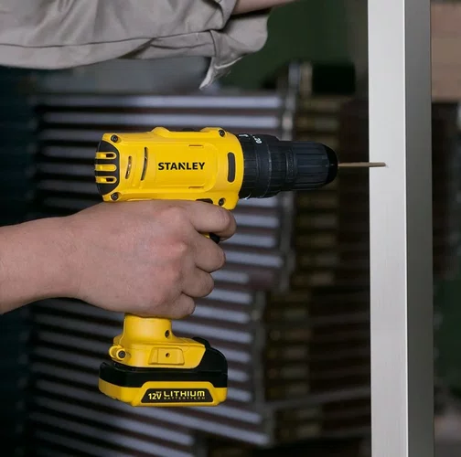 Parafusadeira de Impacto 12V 3/8'' SCH121S2K-BR +Kit Carregamento Bivolt e Maleta -Stanley