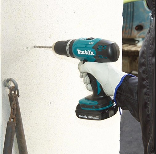 Parafusadeira Fura Concreto 18v 42nm Dhp453x10 Acompanha 1 Bateria 1.5AH, Carregador Simples e Bit Phillips.